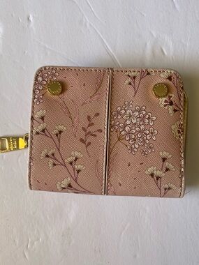 Steve Madden Pink Floral Zip wallet
 Gold Hardware